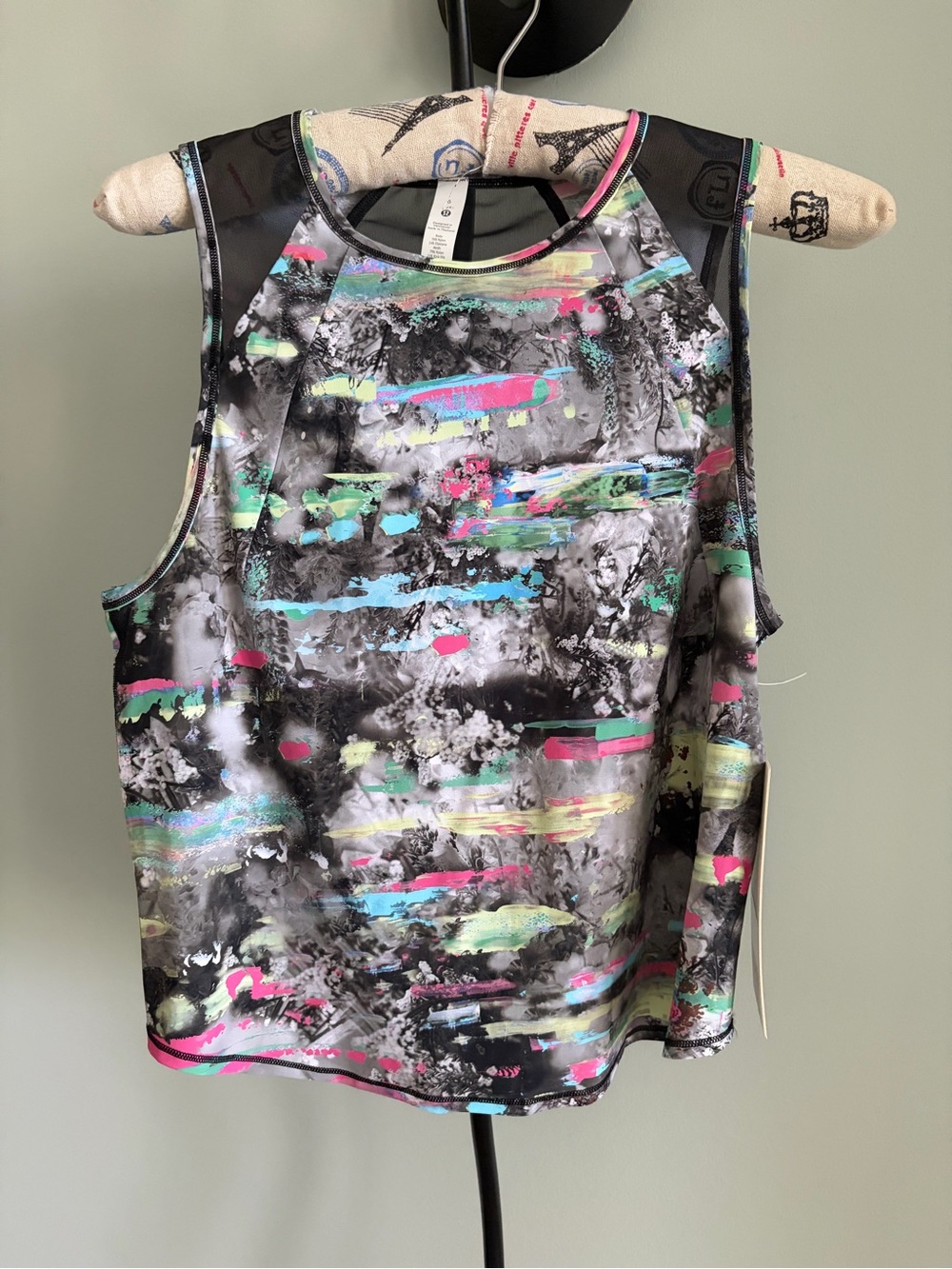 NWT LULULEMON
SCULPT CROPPED PAINT DRIFT MULTI TANK
